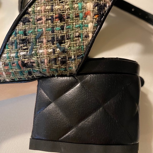Chanel tweed and Leather sandals. - Picture 3 of 13